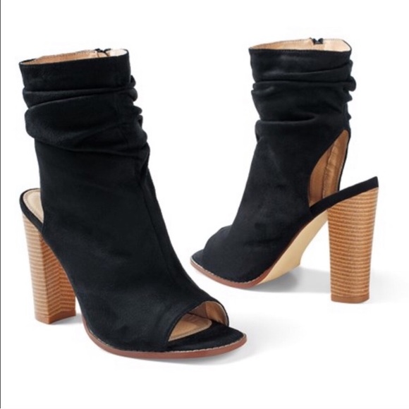 Sexy BRAND NEW IN BOX VENUS Open Toe Booties Sz 7 - Picture 1 of 5